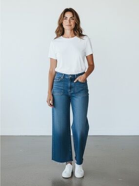 Madewell Wide-Leg Mid-Rise Jeans in Medium Blue Wash